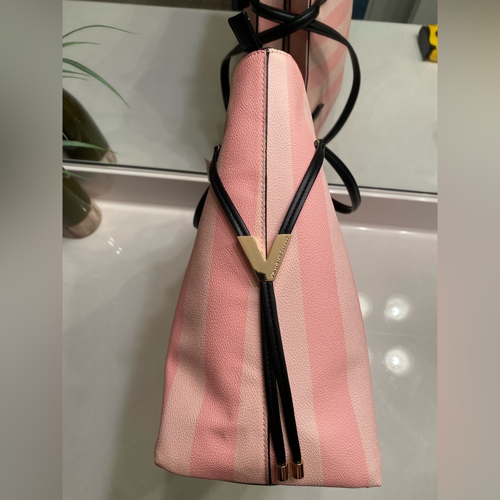 Victoria’s Secret Iconic Stripe Tote Bag - Picture 4 of 10
